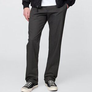 NWT GAP Modern Khakis in Relaxed Fit Pants Size 32x32 Soft Black